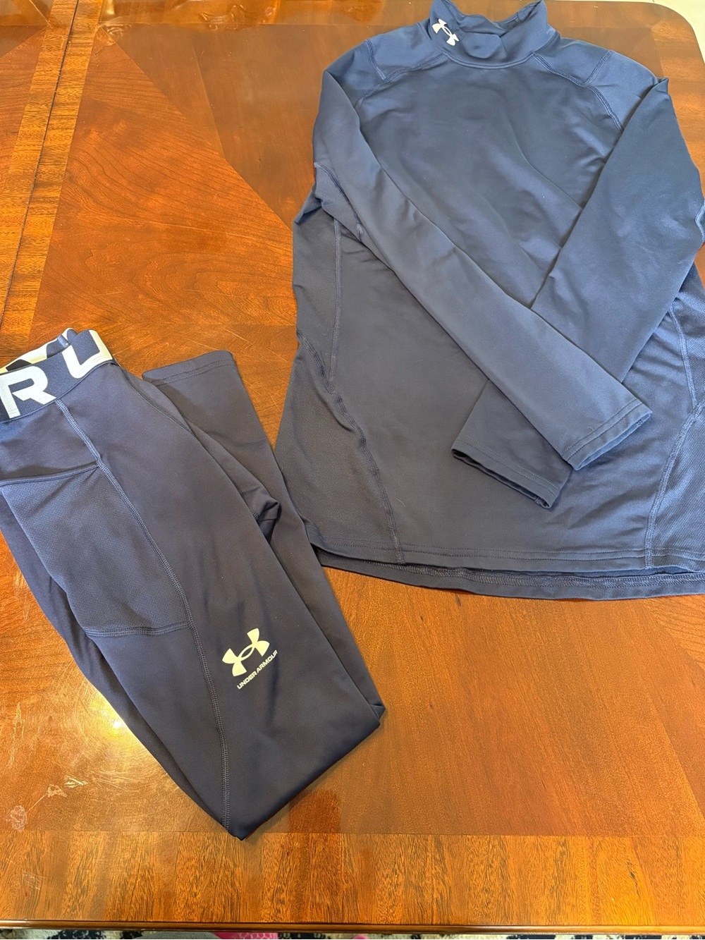 Under Armour Men’s ColdGear Fitted mock long sleeve shirt and compression tights